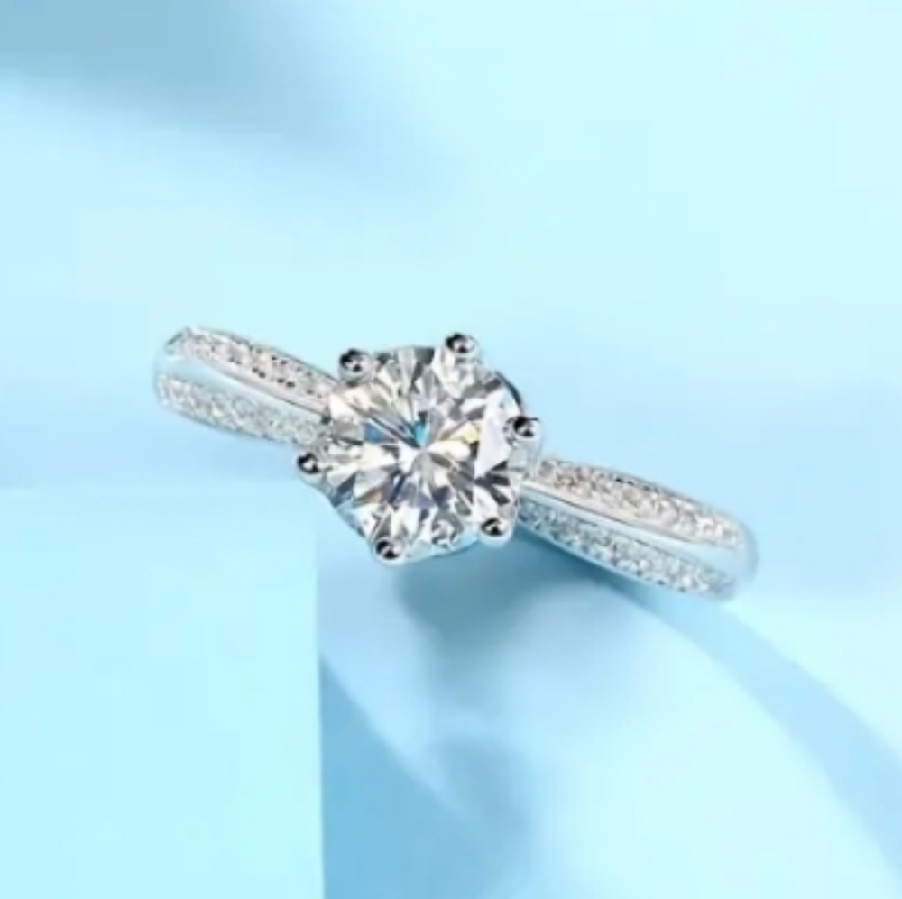 💎💍💯 925 Sterling Silver Moissanite 1.0ct Ring